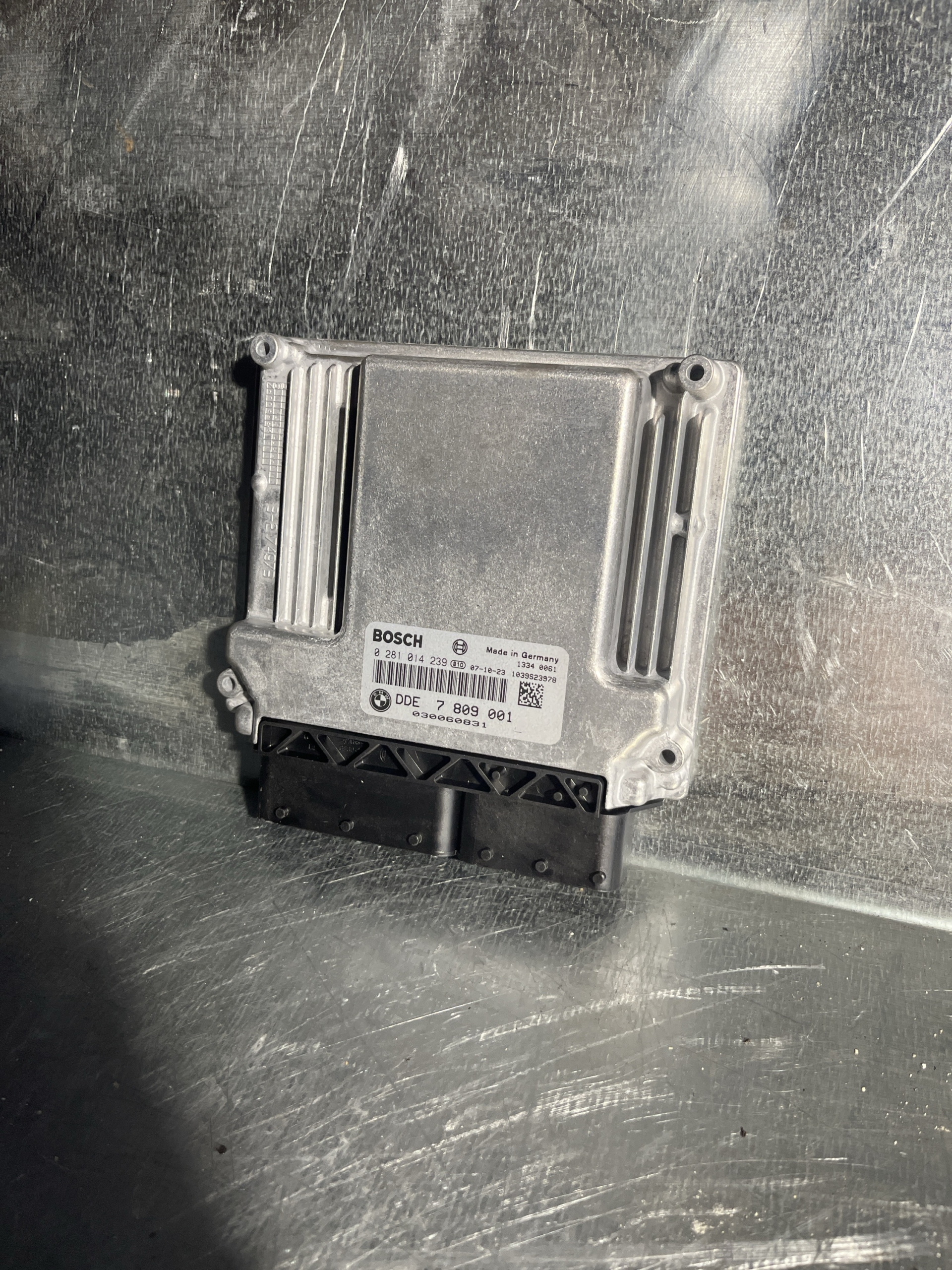 Motorsteuergerät BMW E90 E87 118d - OEM 7809001