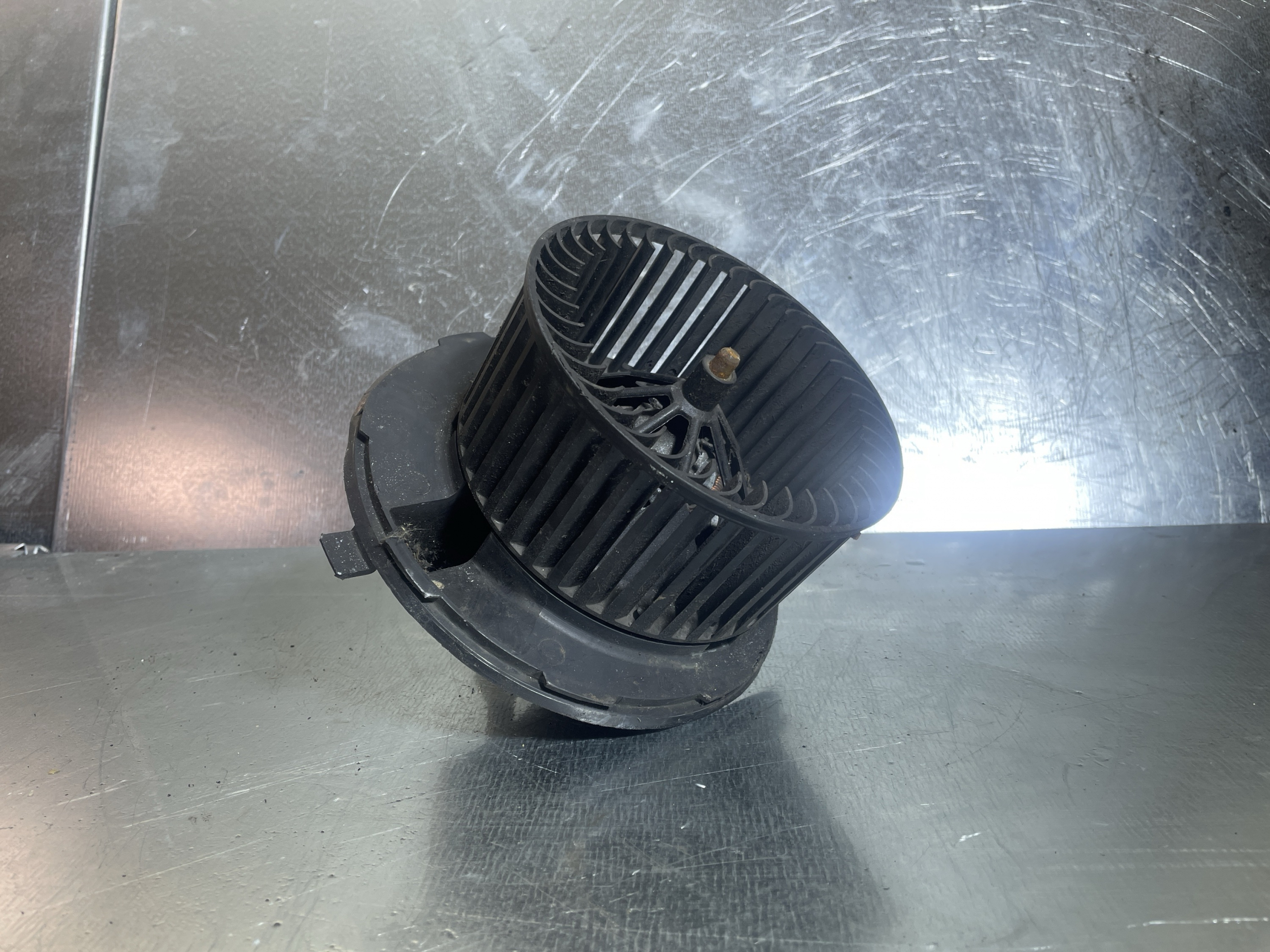 Lüftermotor VW Golf 5 V Passat 3C - OEM 8EW351043211