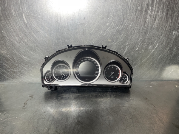 Tacho Kombiinstrument Mercedes W212 CDI -OEM A2125409547
