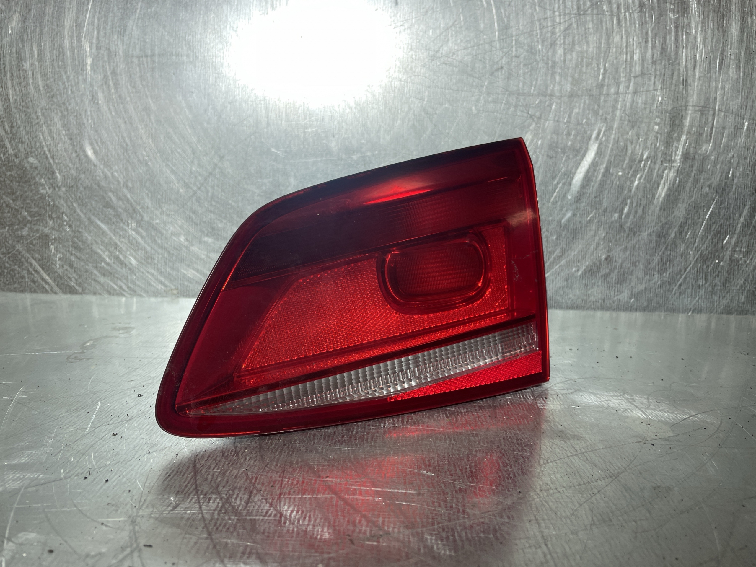 Rückleuchte innen rechts Passat B7 -OEM 3AF945094R
