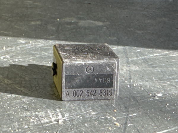 Relais Mercedes-OEM A0025428319