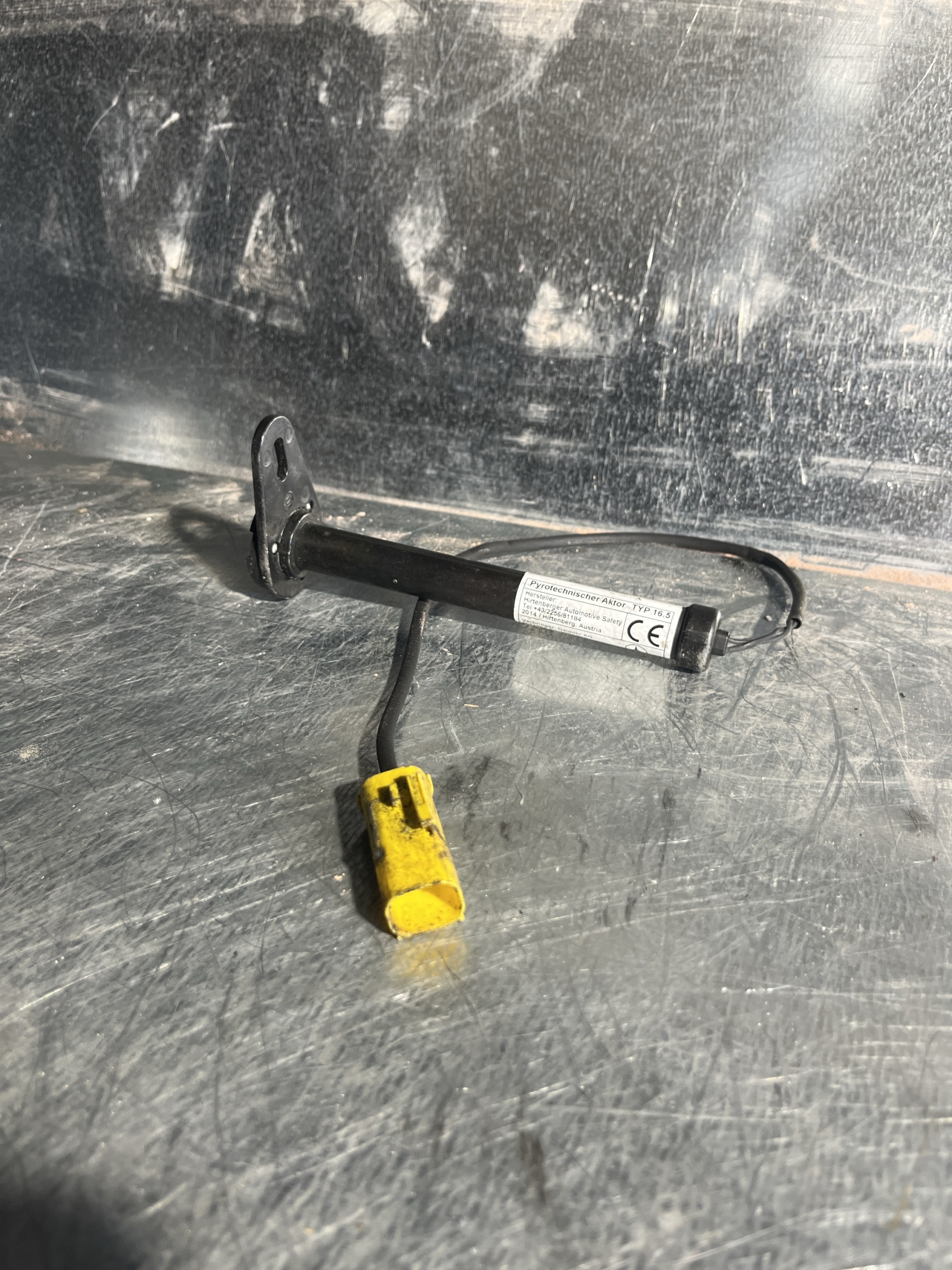 Mercedes W172 Akkuator Motorhaube - OEM A1728870510