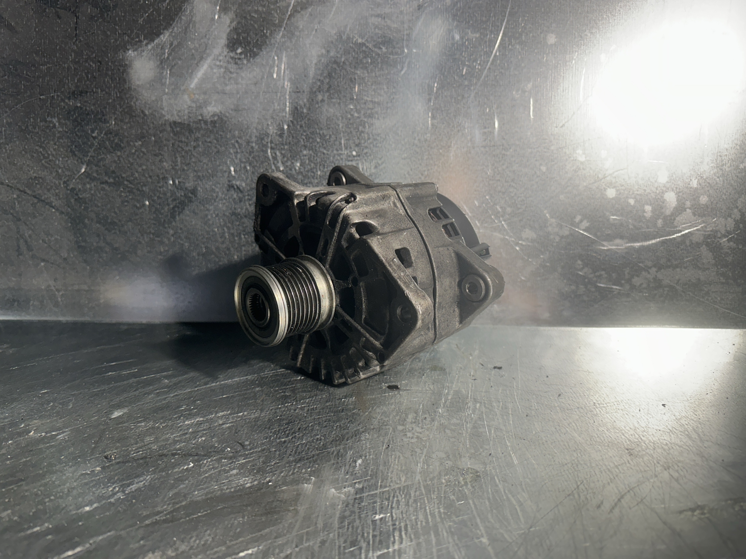 Lichtmaschine Mercedes W205 C180 C200 -OEM A0009063701