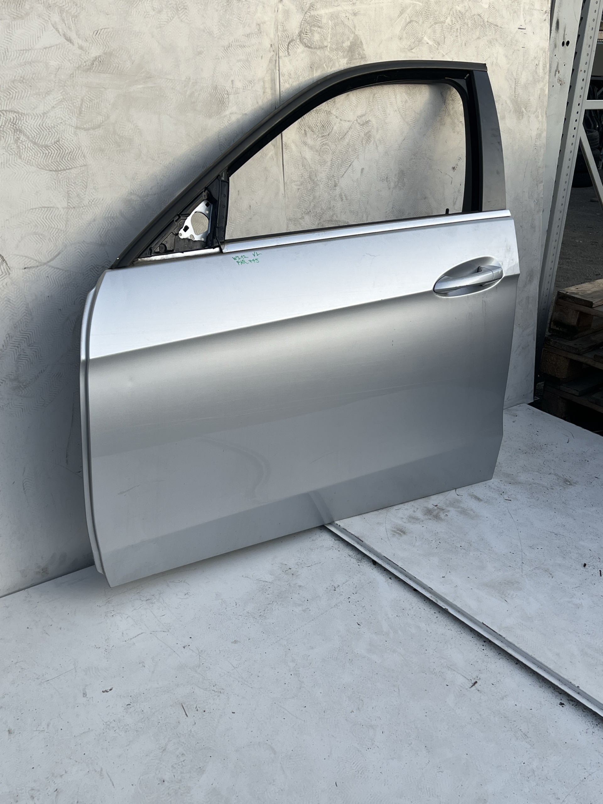 Benz W212 2015 Tür vorne rechts KOMPLETT SILBER 775 ( SAUBER ) – Bild 2