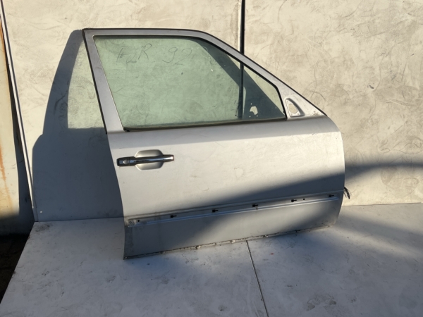 Mercedes W124 Tür vorne rechts Silber Komplett