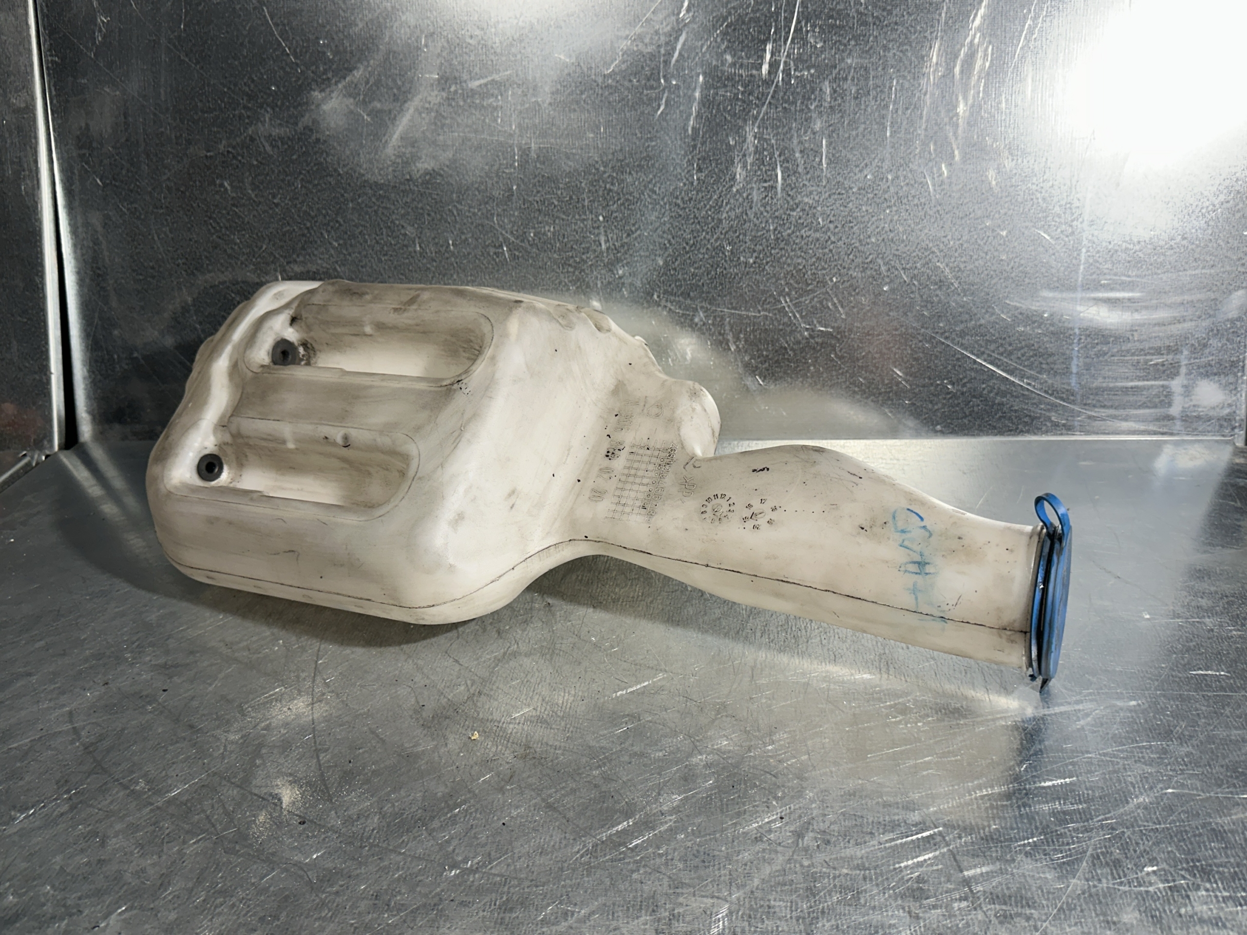 Wischwasserbehälter Mercedes Sprinter/Crafter -OEM A9068690220