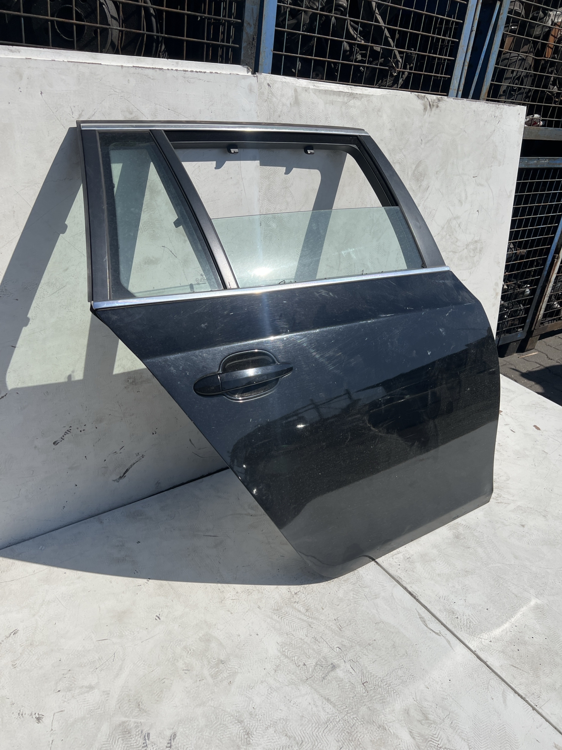 BMW E61 475 Tür hinten rechts Komplett schwarz – Bild 3