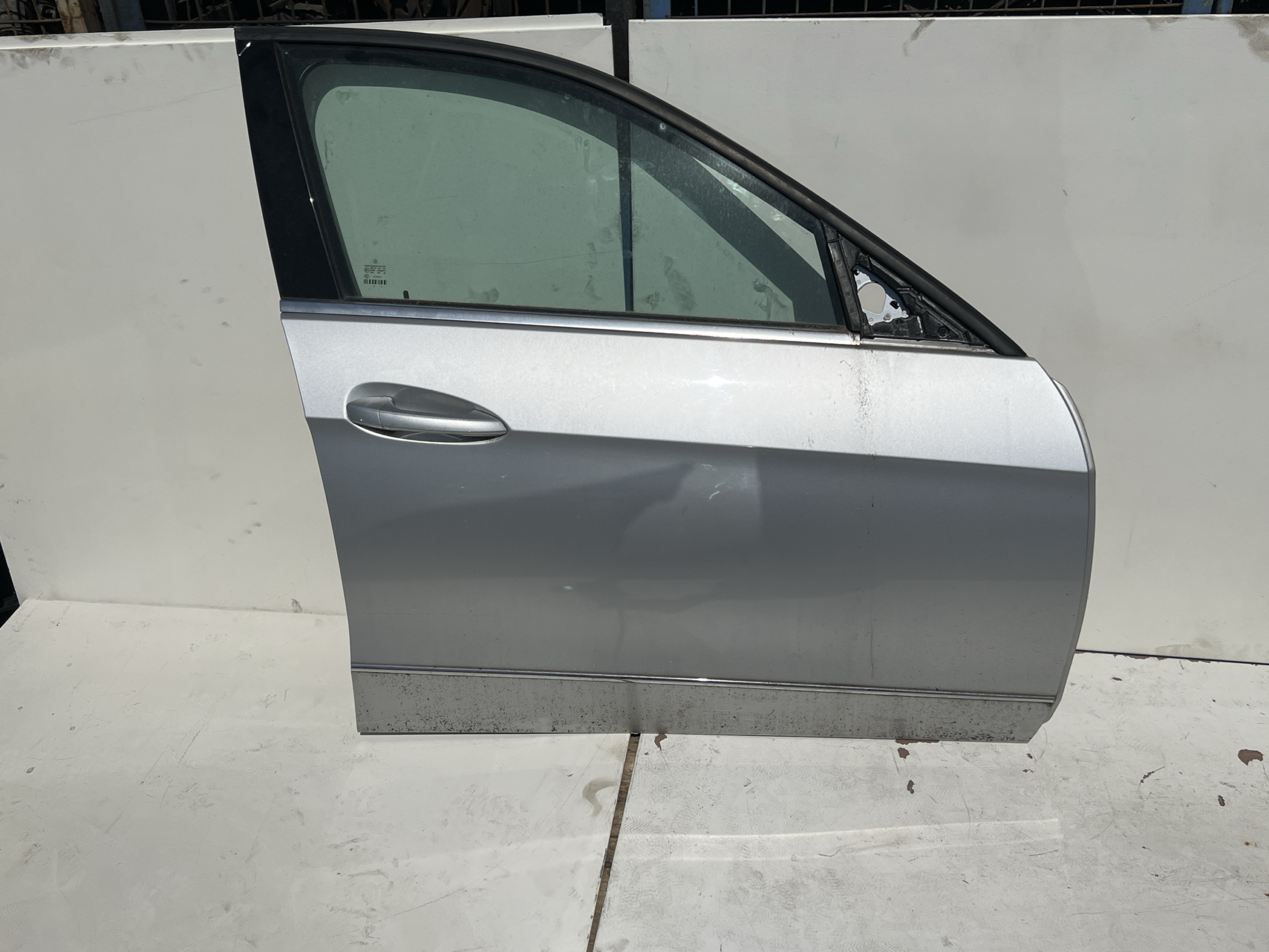 Benz W212 2015 Tür vorne rechts KOMPLETT Grau 775 ( SAUBER )