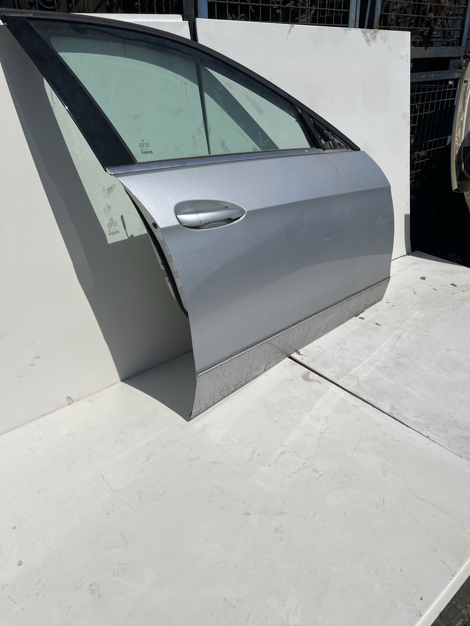 Benz W212 2015 Tür vorne rechts KOMPLETT Grau 775 ( SAUBER ) – Bild 2