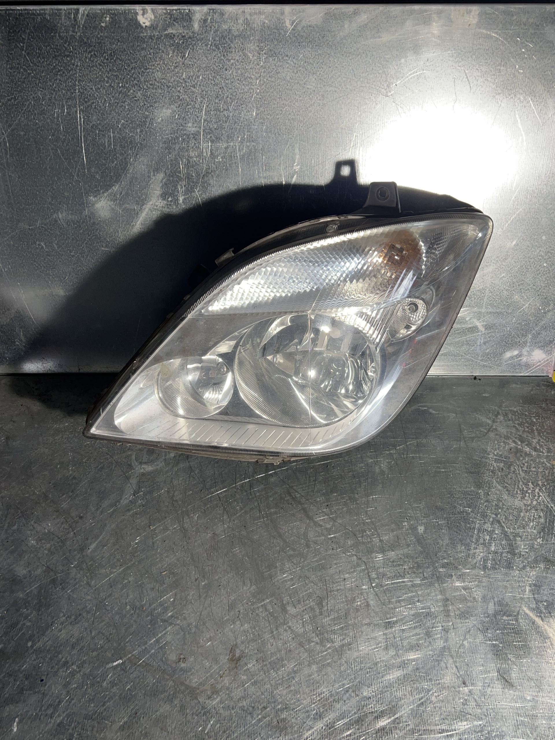 Mercedes W906 Sprinter Scheinwerfer links - A9068200161