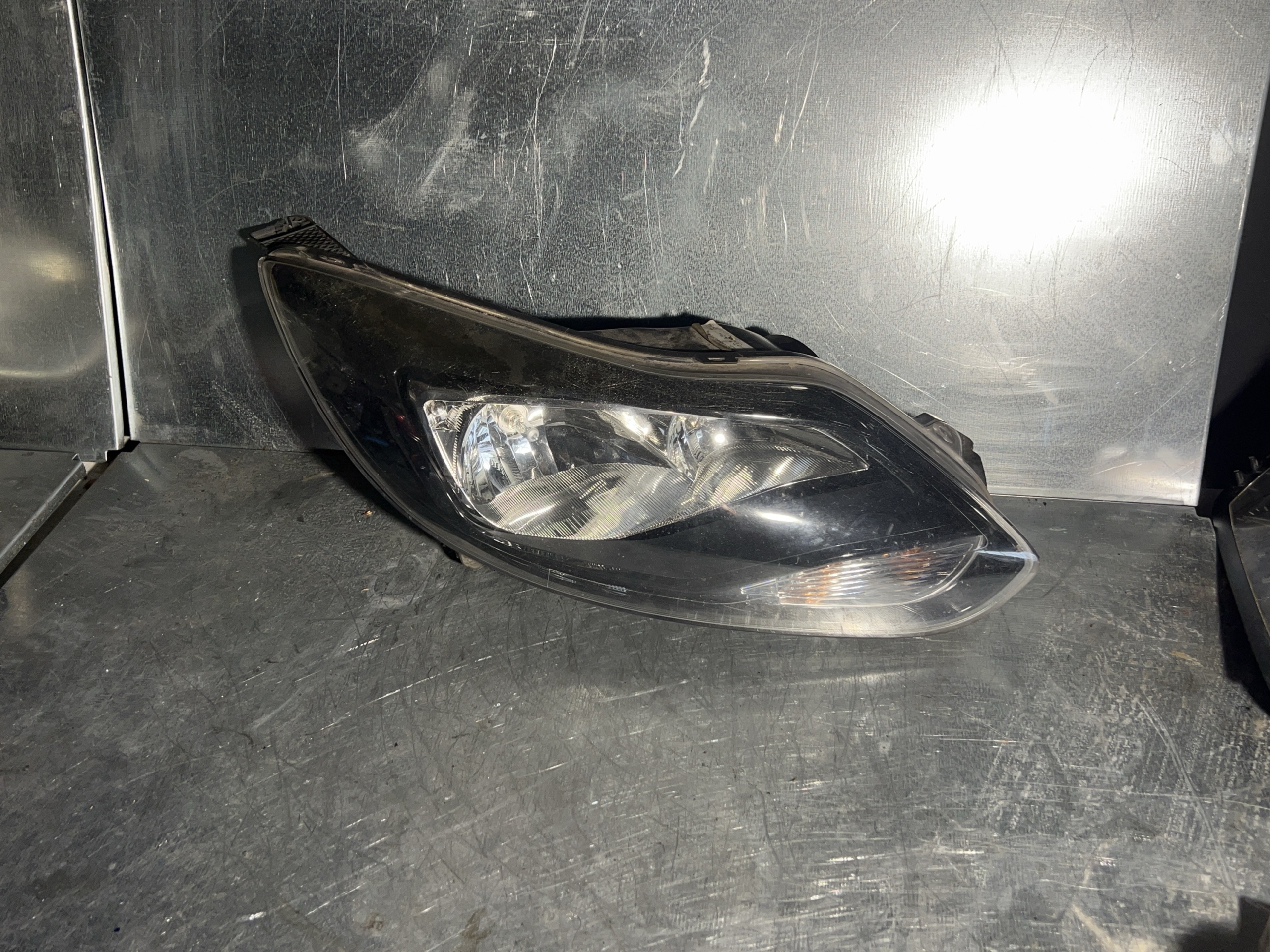 Ford Focus MK3 Front scheinwerfer rechts Halogen