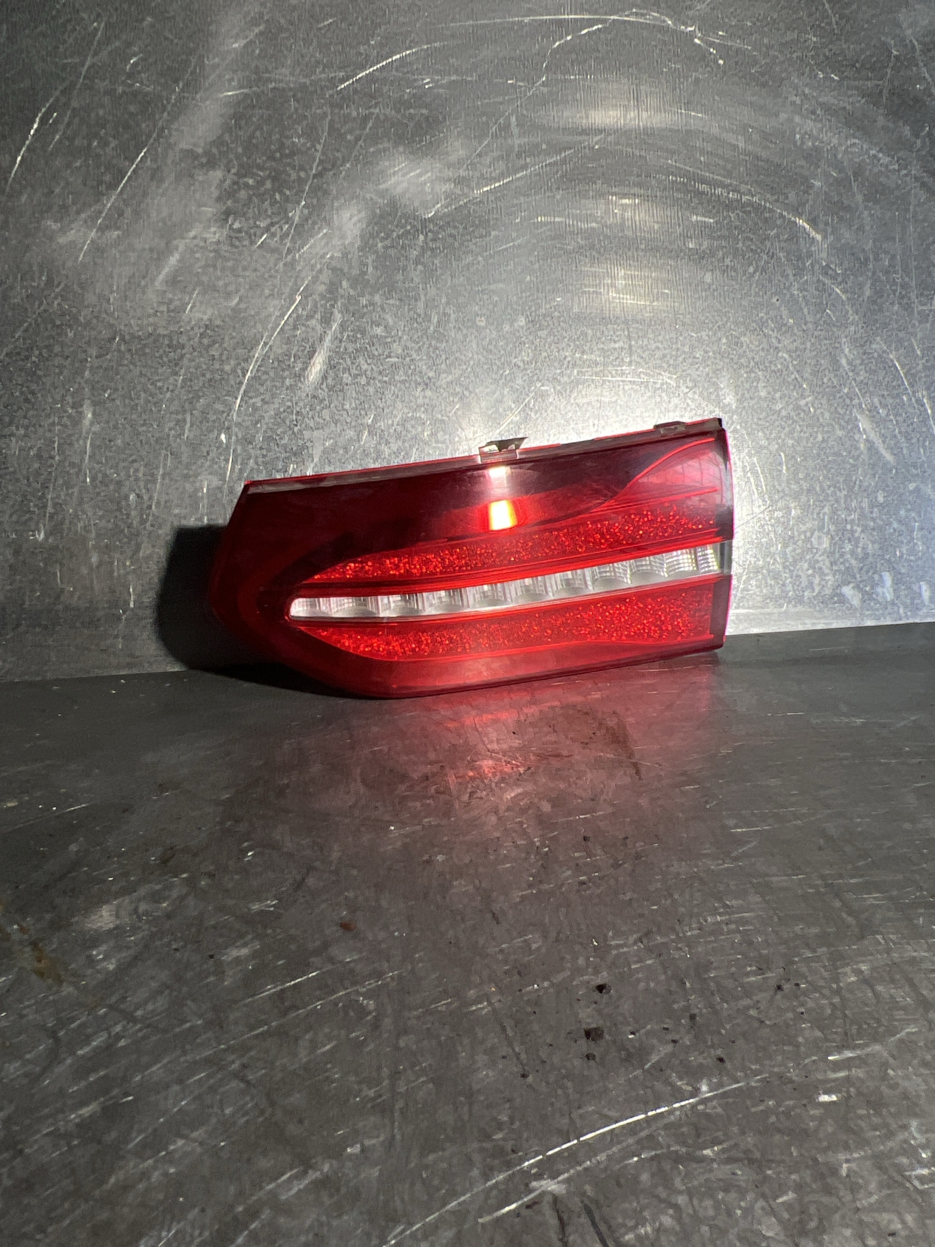 Mercedes W213 2019 Kombi innen Rückleuchte rechts A213