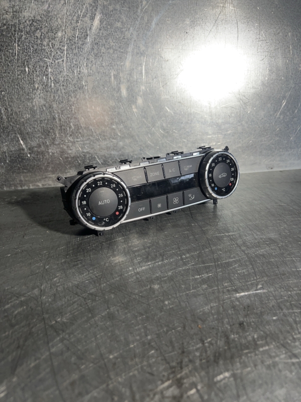 Mercedes W204 Mopf Klimabedienteil - A2049003803
