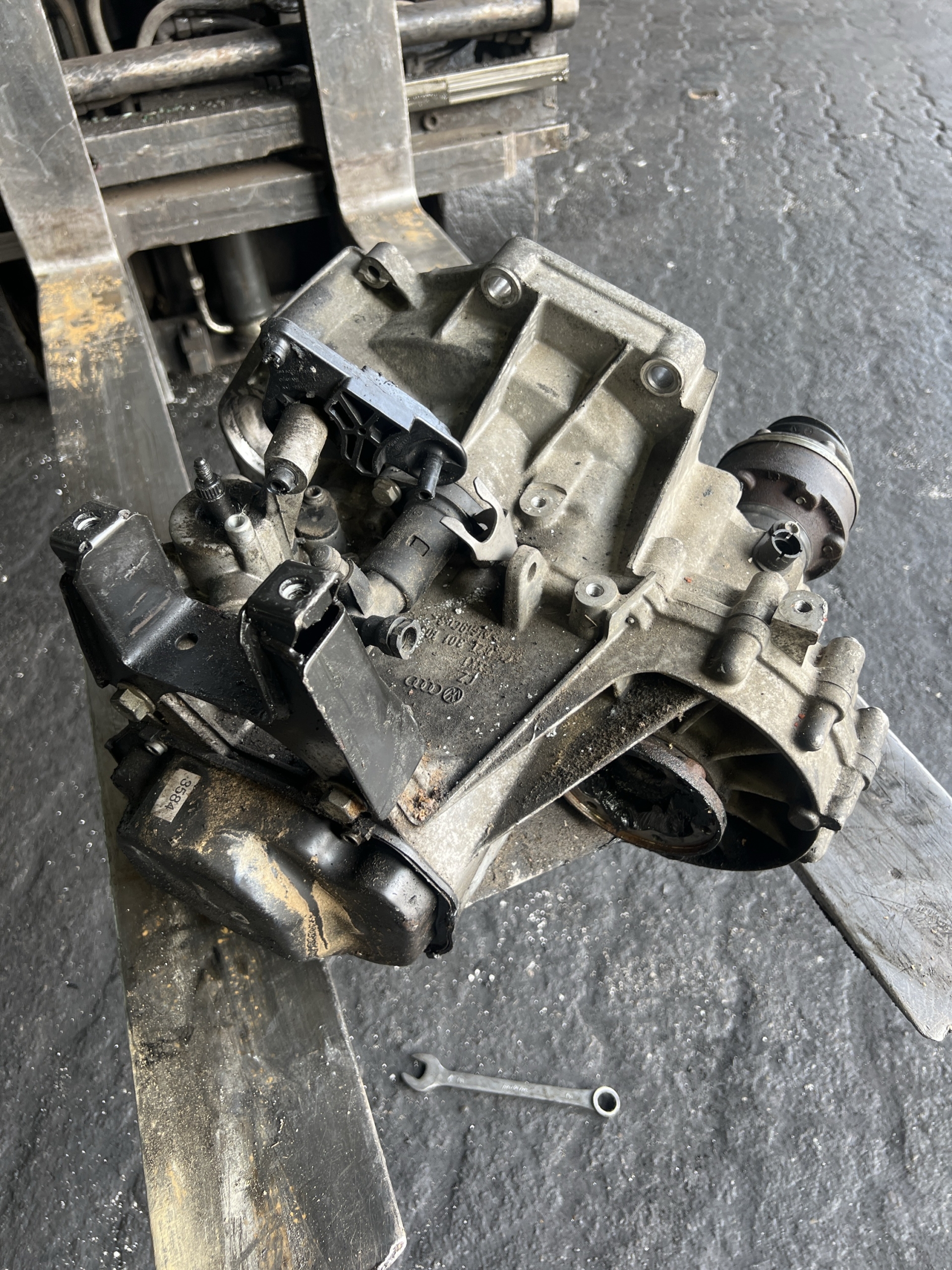 VW POLO 9N Cross Golf 1.6 1.4 TSI 5 GANG JHL – Bild 2