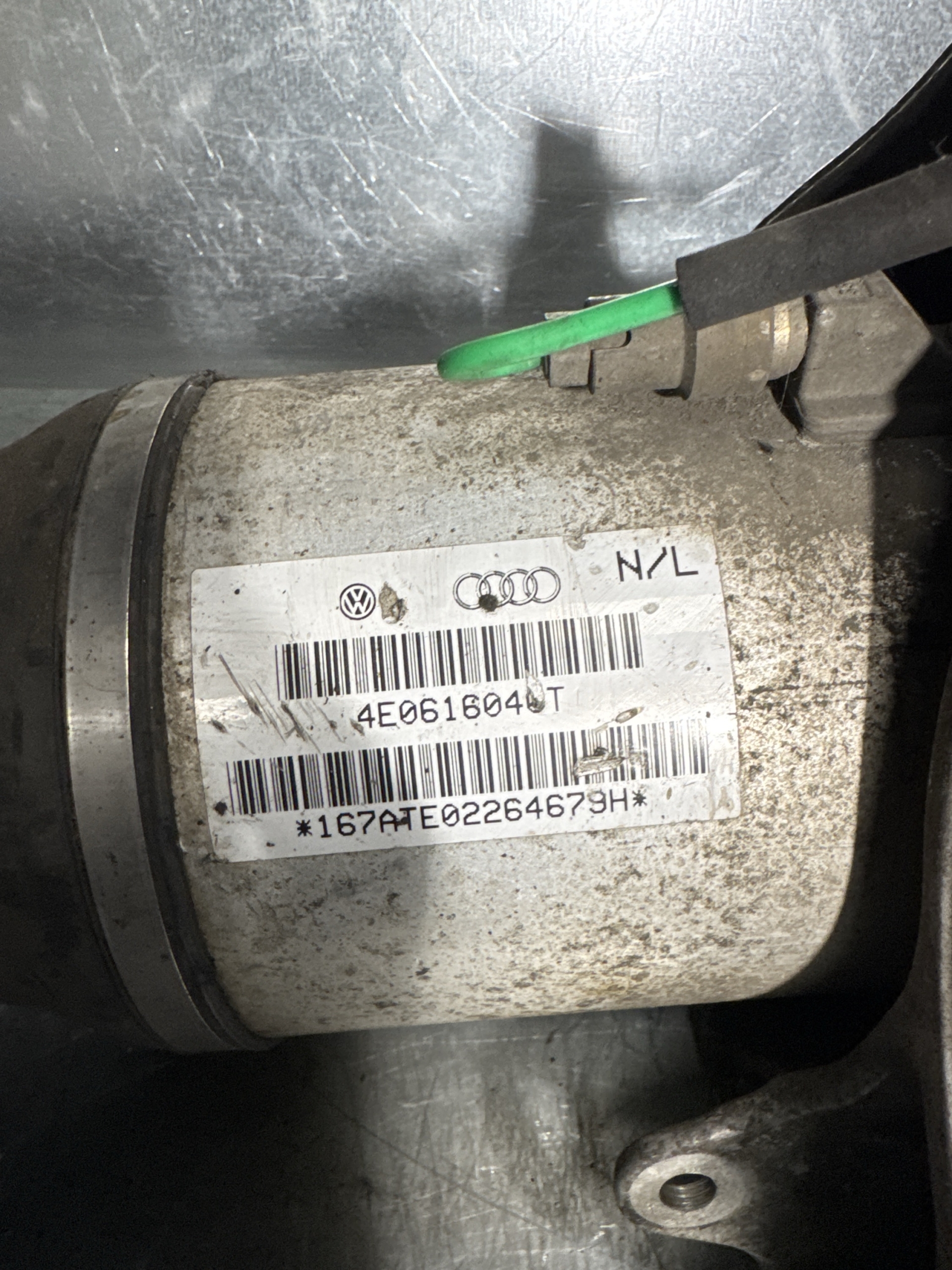 Stossdämpfer Federbein Luftfahrwerk
4E0616040T Audi A8 – Bild 2