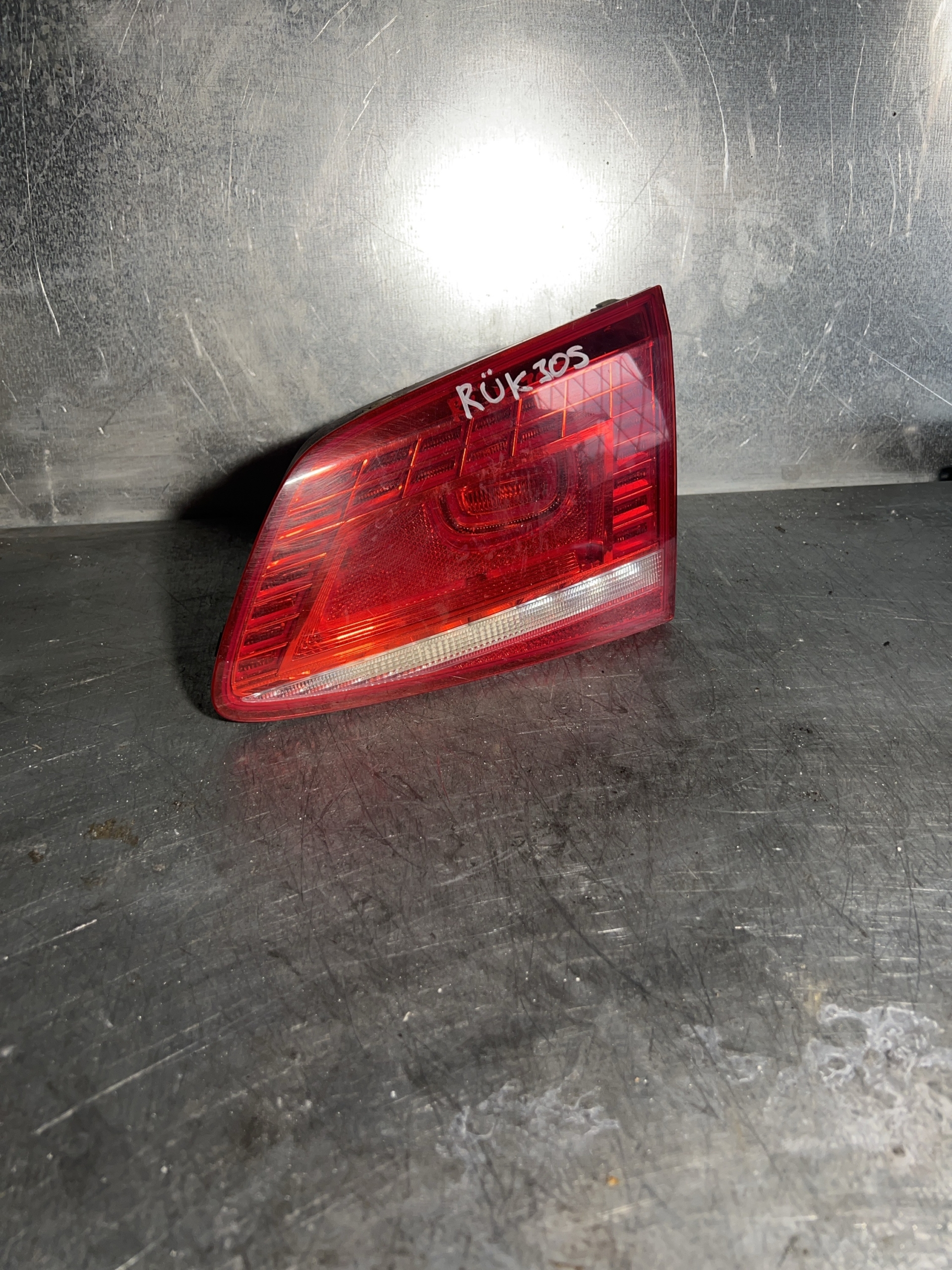 VW PASSAT B7 KOMBI Rückleuchte rechts innen LED