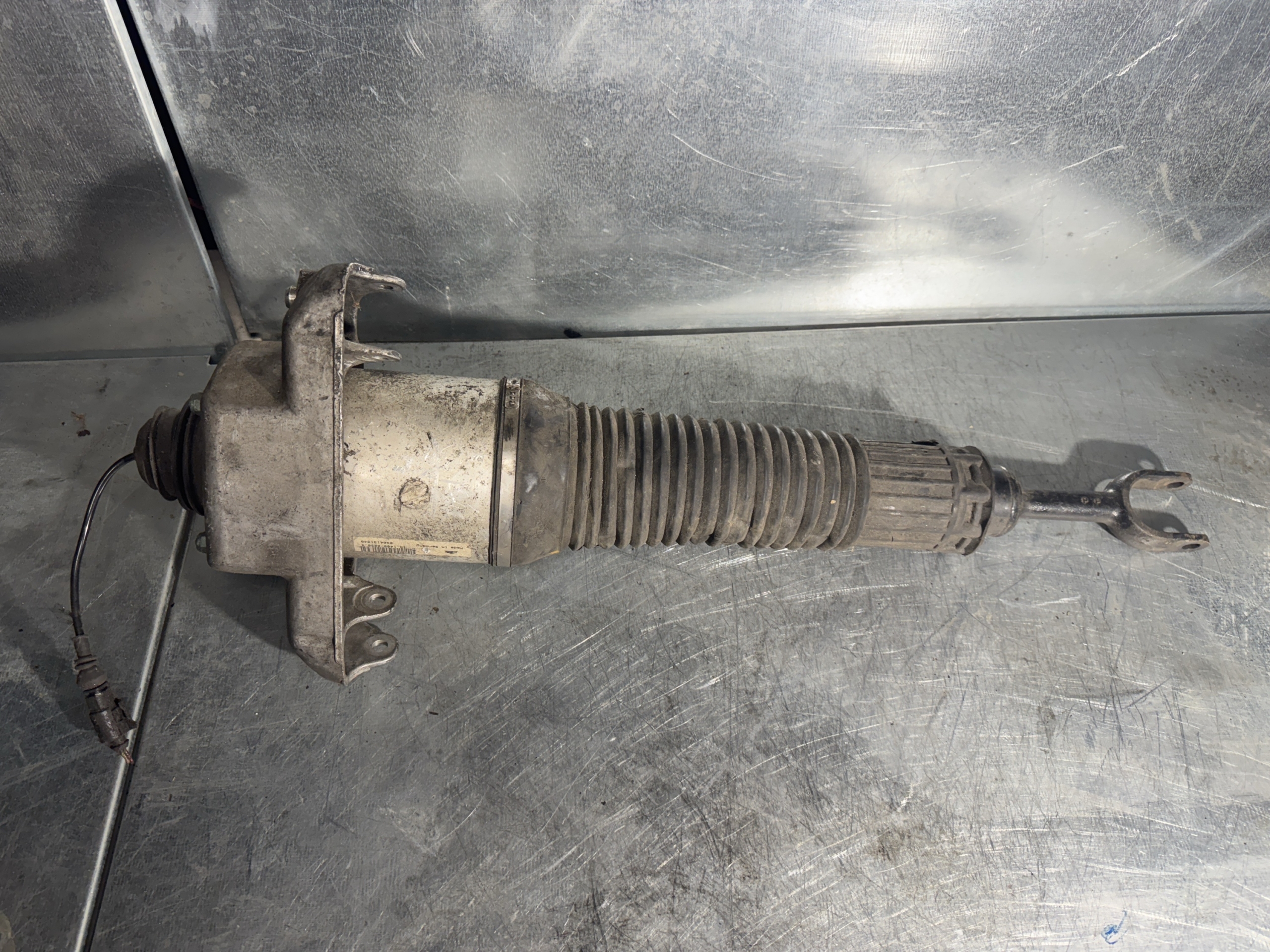 Stossdämpfer Federbein Luftfahrwerk
4E0616040T Audi A8