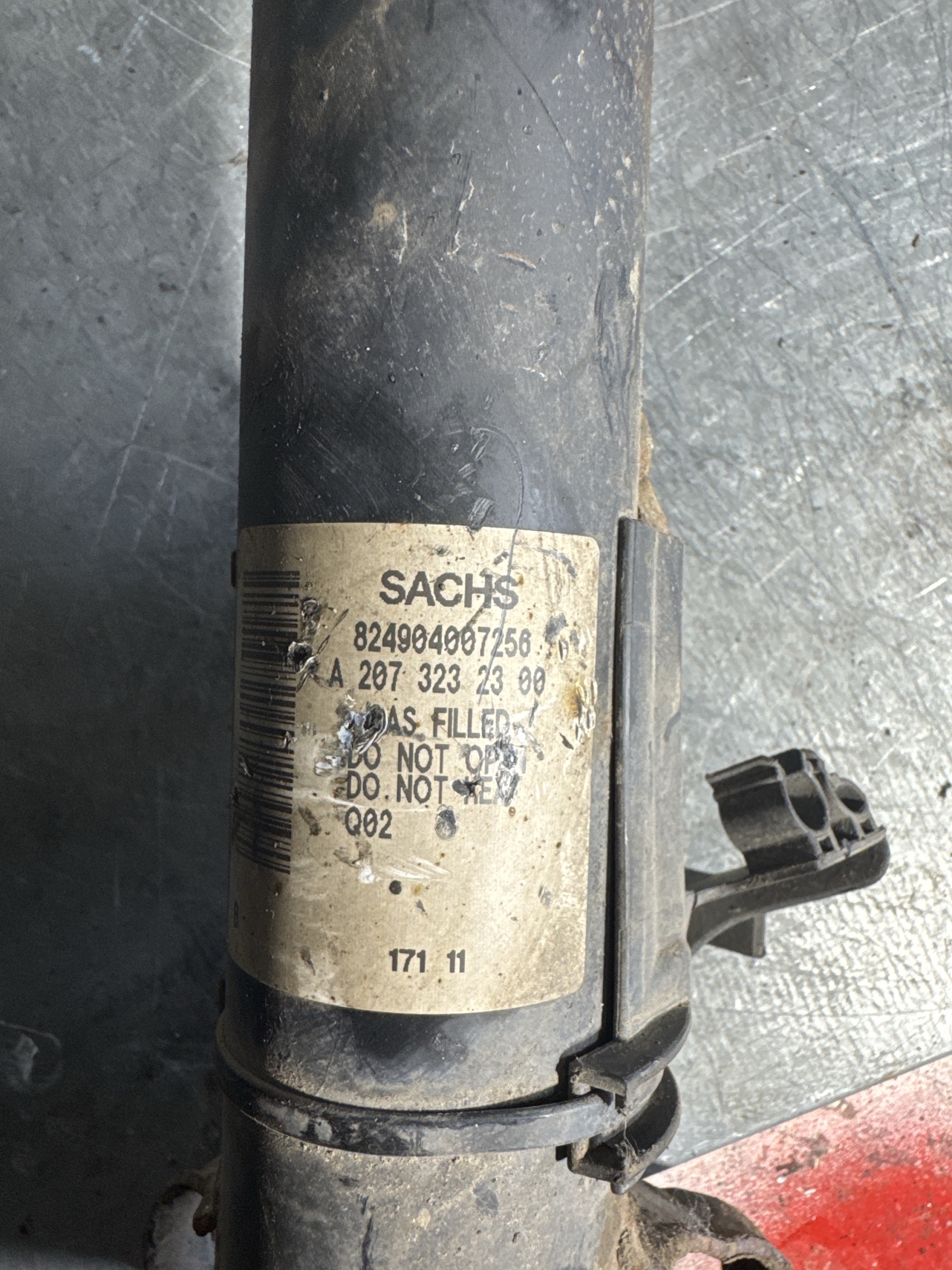 Mercedes W207 Stoßdämpfer vorne - A2073232300 – Bild 2