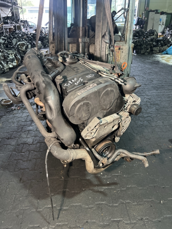 VW TOURAN AUDI A3 8P 2.0 TDI MOTOR KOMPLETT 140PS BKD