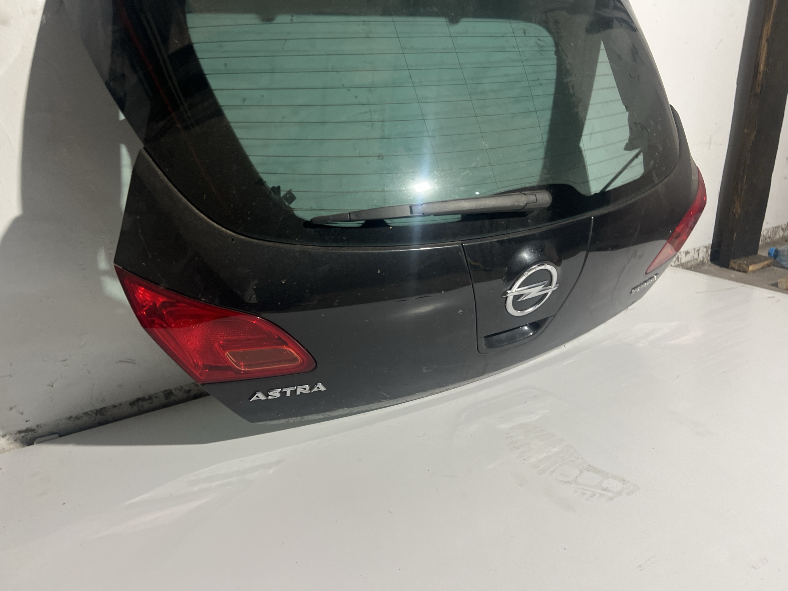 Opel Astra J Heckklappe Komplett Schwarz Limo – Bild 2