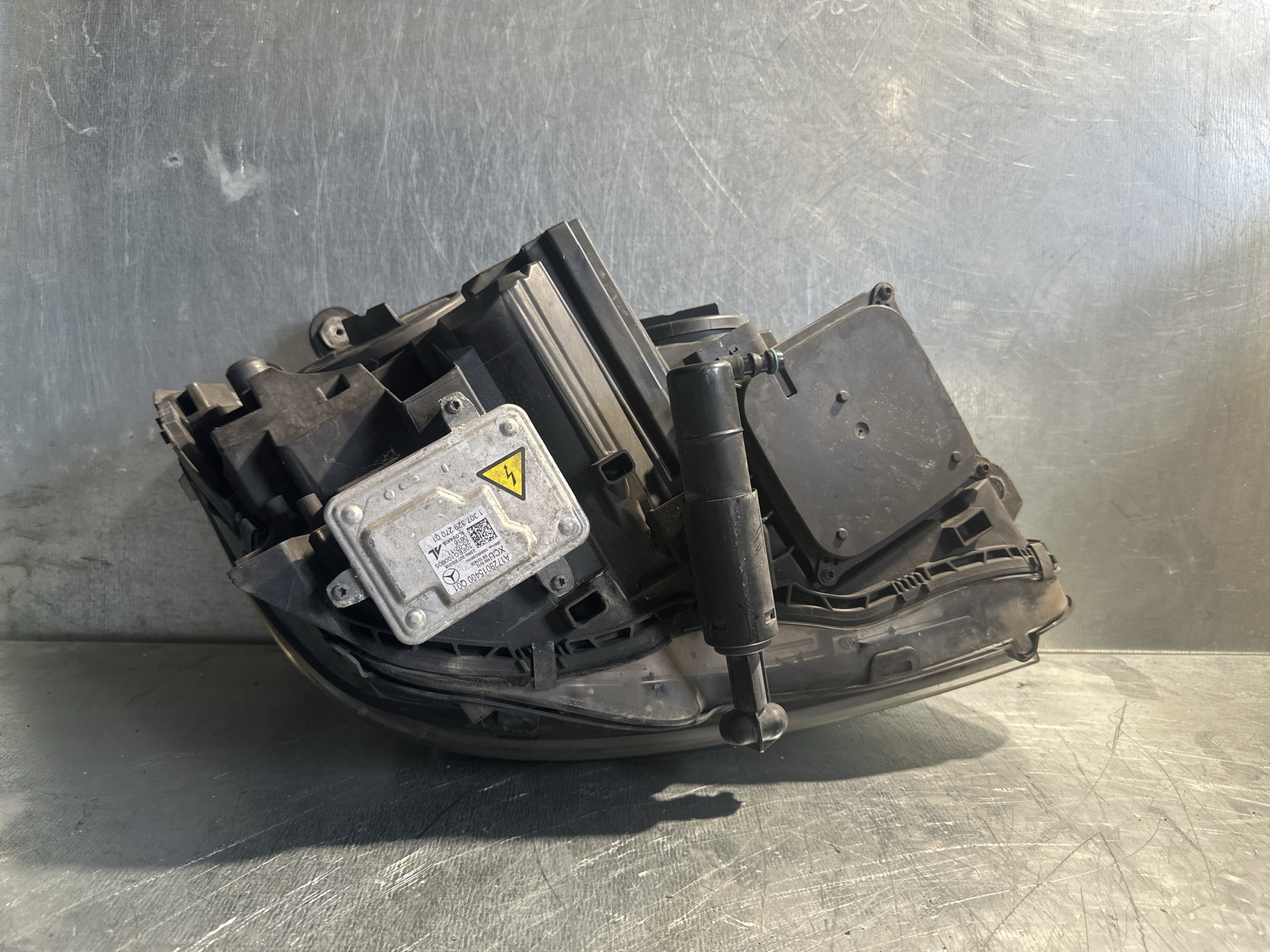 Mercedes W204 MOPF Scheinwerfer Links A2048205559 – Bild 3