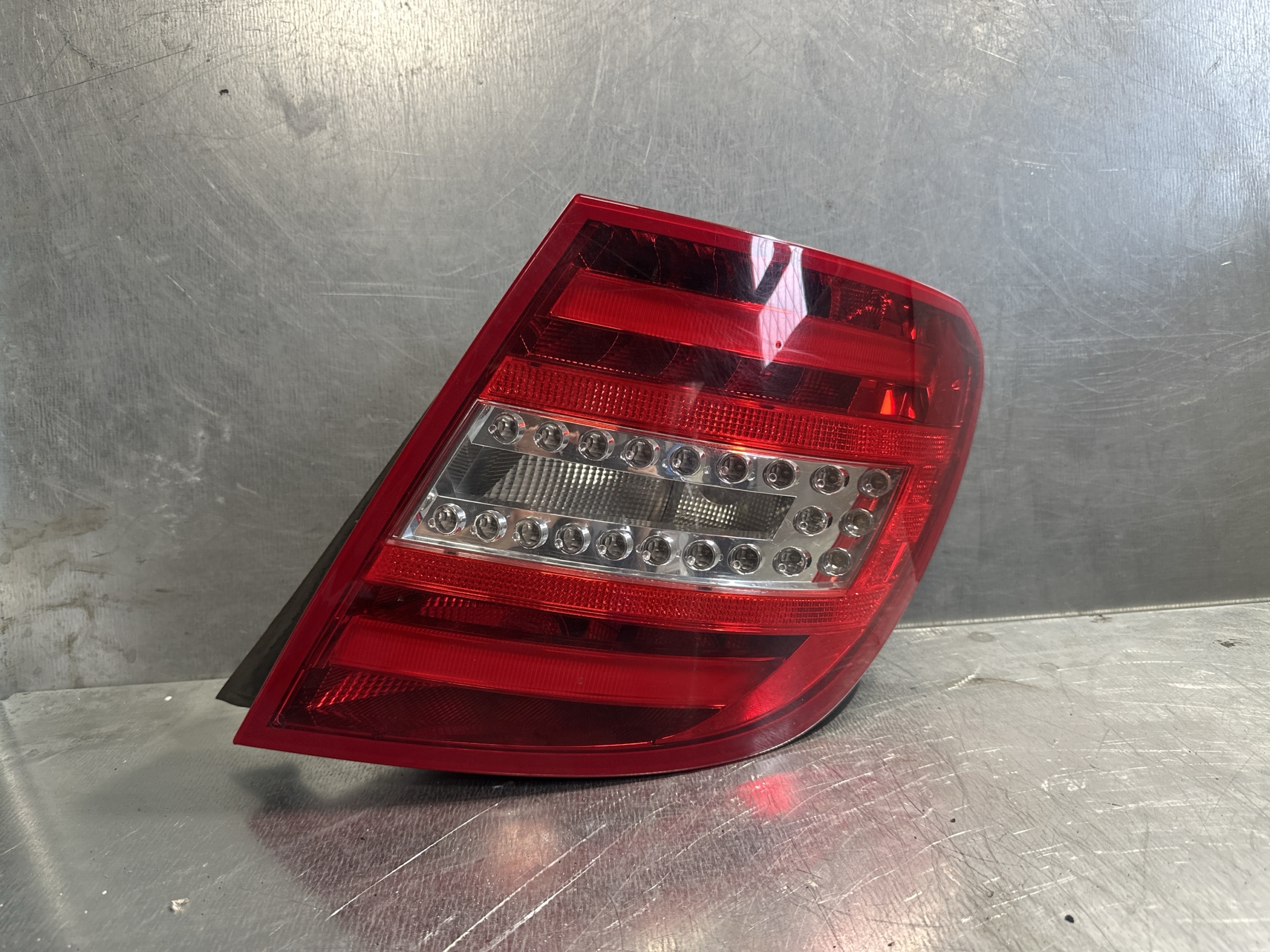 Mercedes W204 MOPF Rückleuchte Rechts Kombi 2048204764