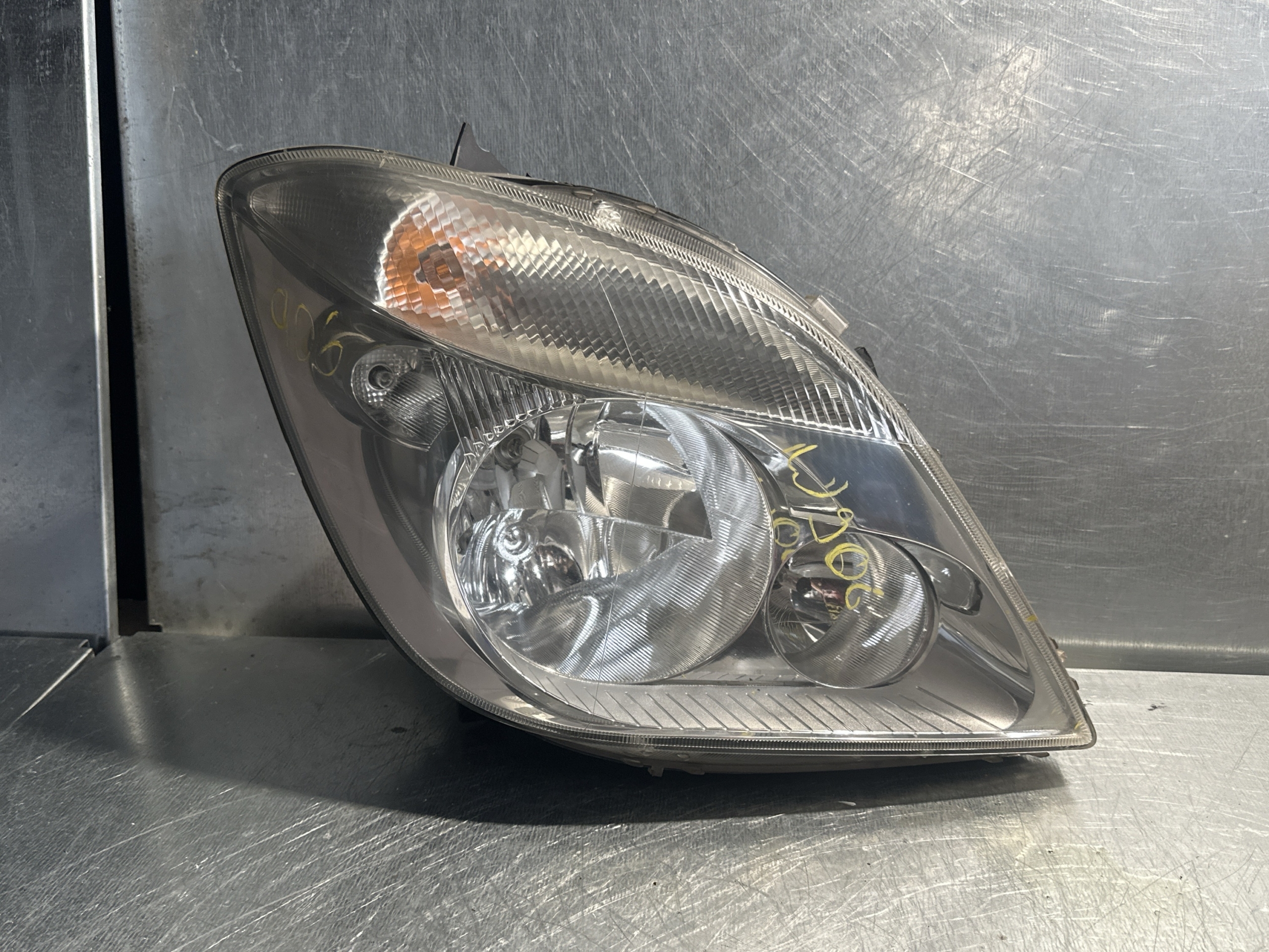 Mercedes W906 Sprinter Scheinwerfer Rechts A9068200261