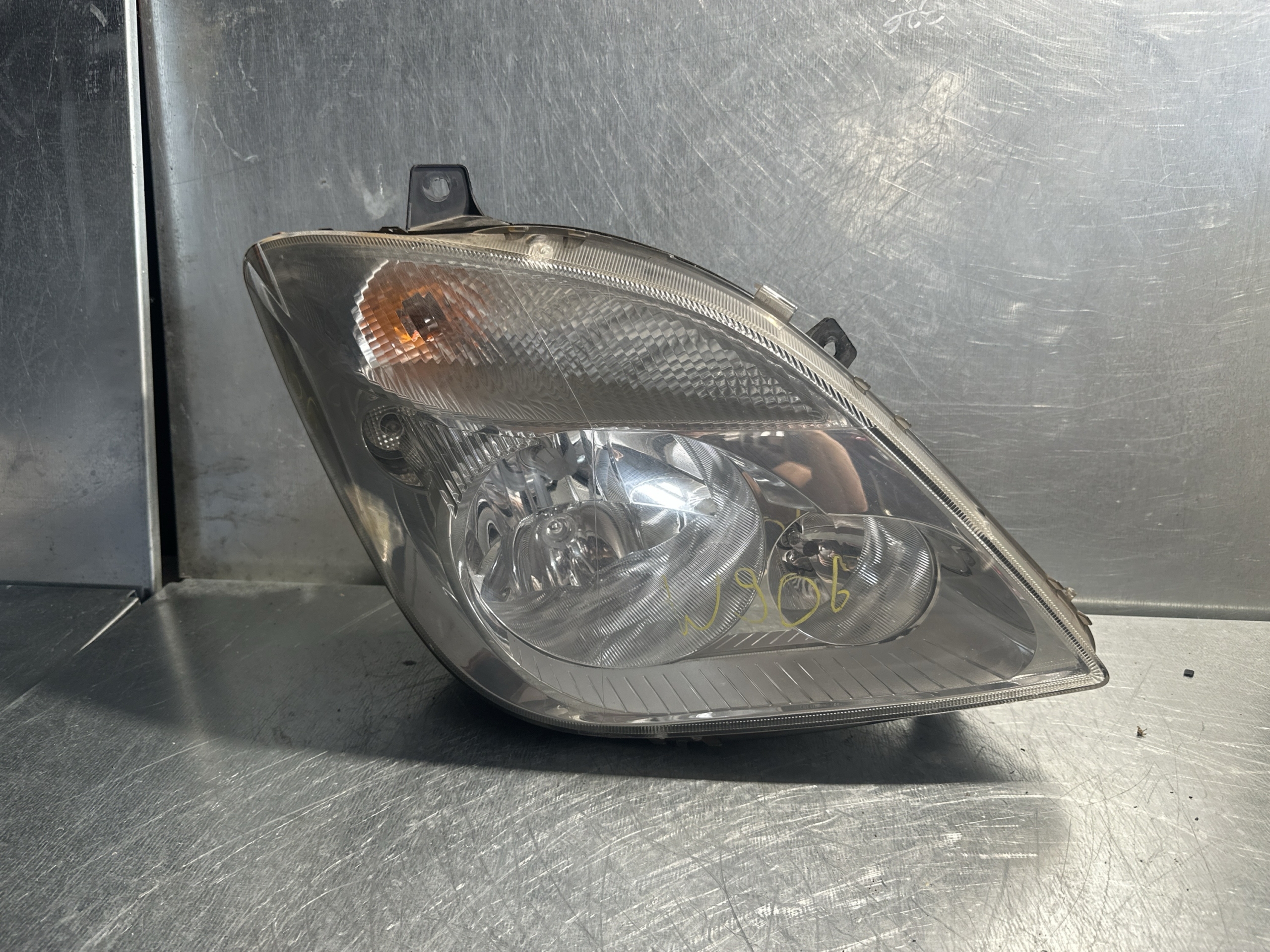 Mercedes W906 Sprinter Scheinwerfer Rechts A9068200261